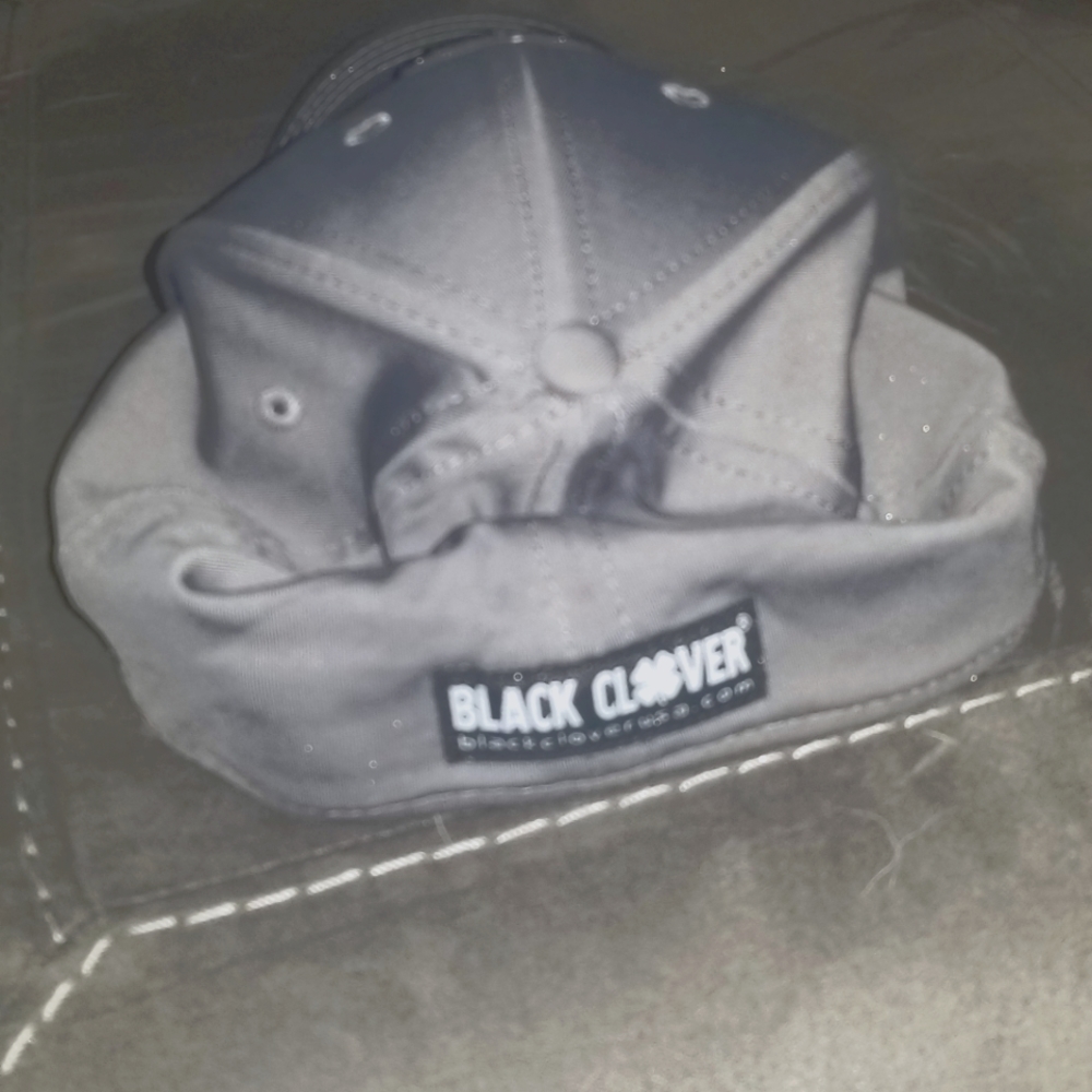 Live lucky hat
